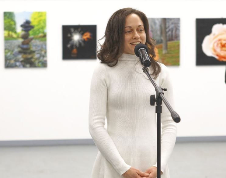 „Kilépés a falak közül" - Pécz-Giczi Nikolett kiállítása, avagy tárlat extrákkal...