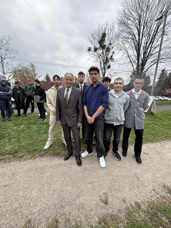 A ballagó diákok tiszteletére ültettek fát Szombathelyen