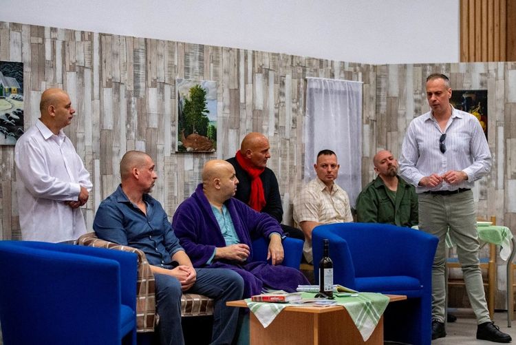 Színház a börtönben-Puskásos diákok a nézőtéren