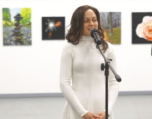 „Kilépés a falak közül" - Pécz-Giczi Nikolett kiállítása, avagy tárlat extrákkal...